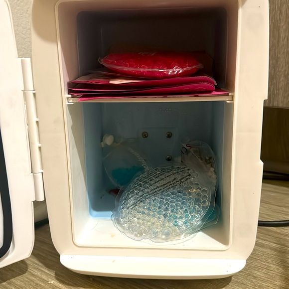 Florence by Mills Skincare Fridge - Picture 3 of 3